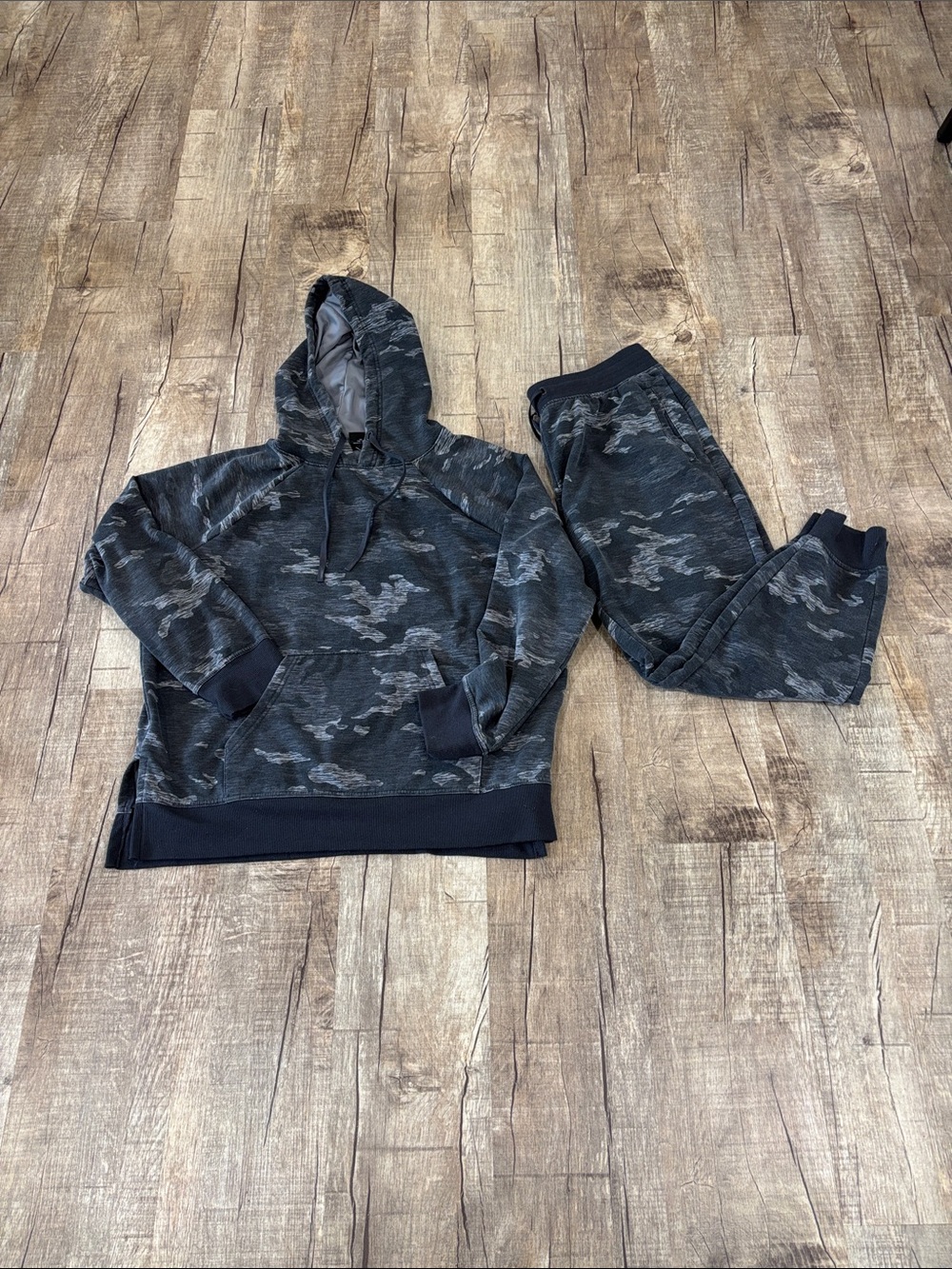Athletic Camo Print Hoodie & Jogger Set - Charcoal Gray. Woman’s XL
